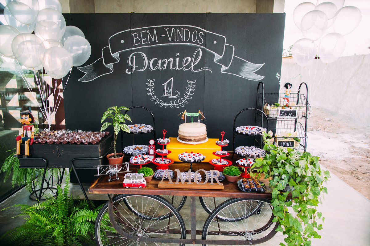 festa-de-aniversário--1-ano-do-Daniel-Rafael-Ohana-fotógrafo-de-festas-infantis-em-Brasília-DF-crianças-aniversário-vintage-retro