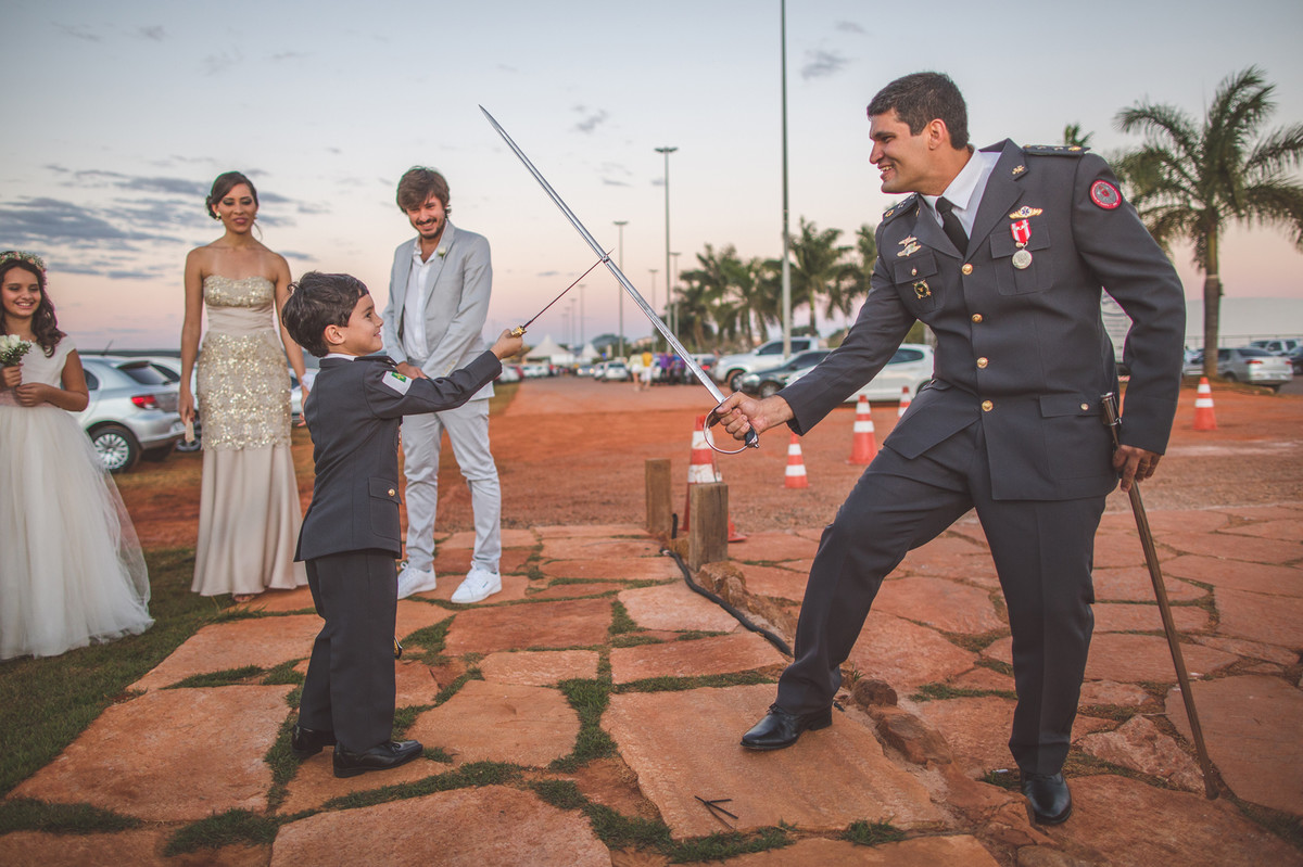 Luta de espada no casamento do Celo