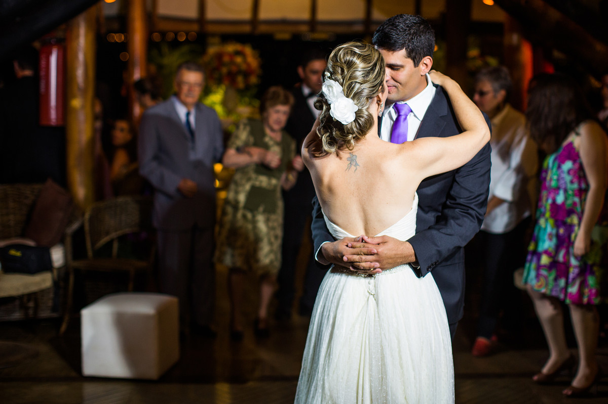 Dança dos noivos durante casamento registrado em Brasília-DF pelo fotógrafo Rafael Ohana