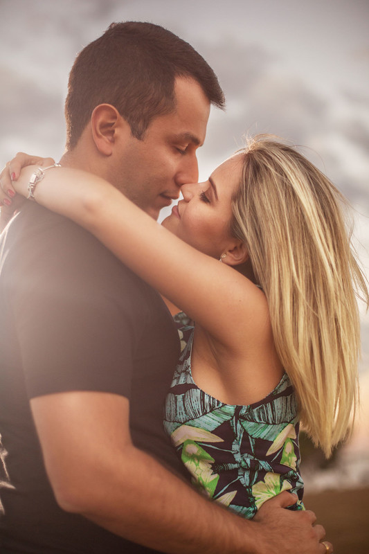 Mari e Gui durante sessão de fotos feita pelo fotógrafo de casamento Rafael Ohana em Brasília-DF