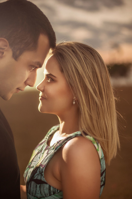 Mari e Gui durante sessão de fotos feita pelo fotógrafo de casamento Rafael Ohana em Brasília-DF