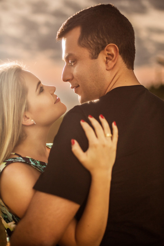 Mari e Gui durante sessão de fotos feita pelo fotógrafo de casamento Rafael Ohana em Brasília-DF