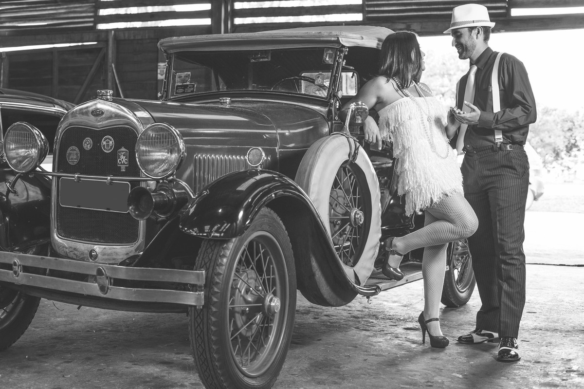 Ensaio de casal no estilo máfia feito pelo fotógrafo de casamentos de Brasília-DF