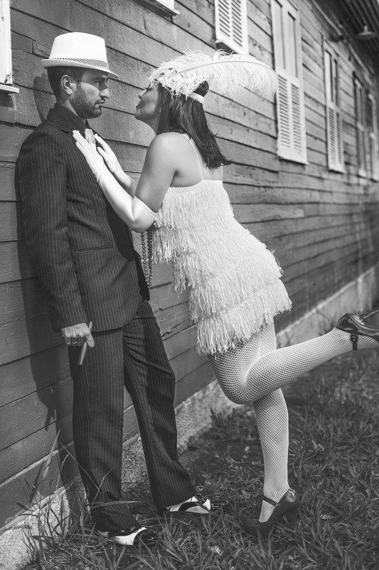 Ensaio de casal no estilo máfia feito pelo fotógrafo de casamentos de Brasília-DF