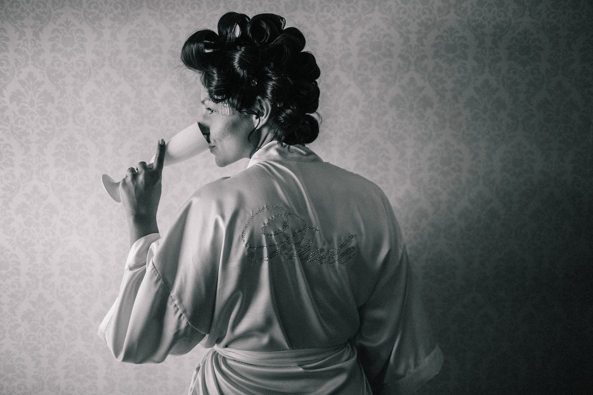 retrato da noiva durante making of de casamento