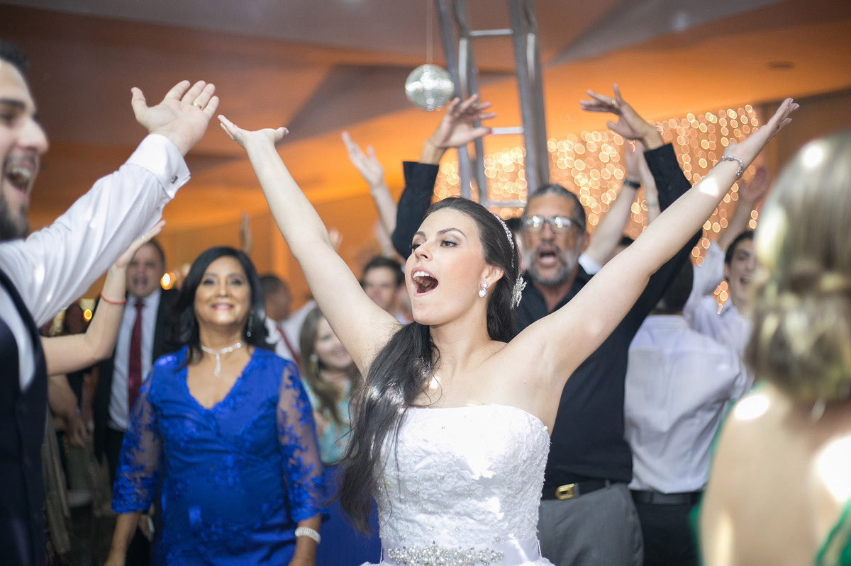 Noiva dançando YMCA