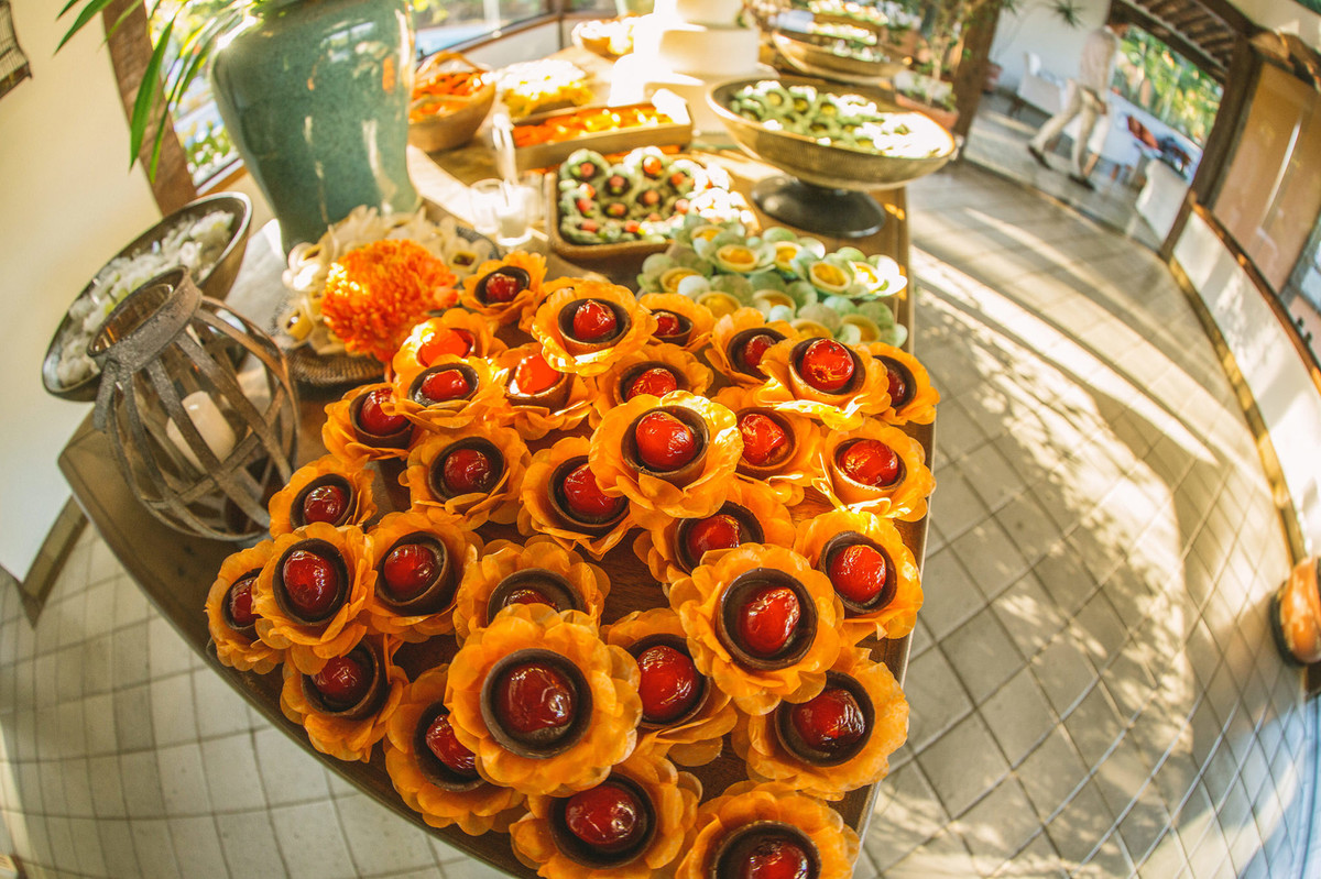 Mesa de doces em casamento feito em Búzios-RJ