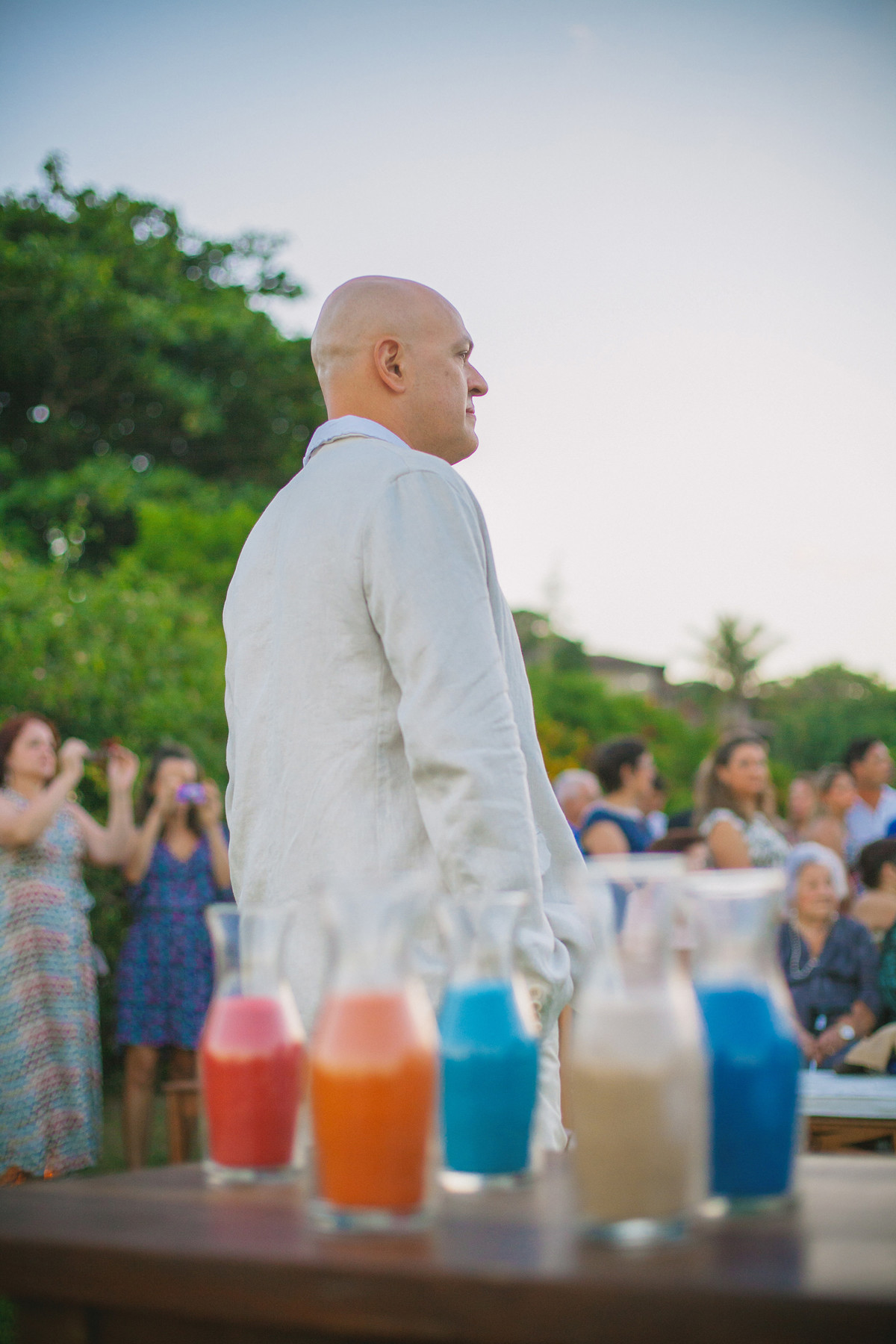 Noivo esperando a noiva em casamento em Búzios-RJ