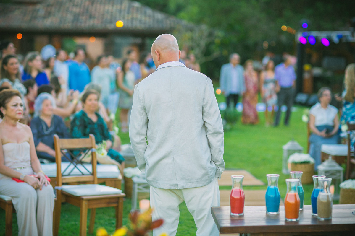 Noivo esperando a noiva em casamento em Búzios-RJ