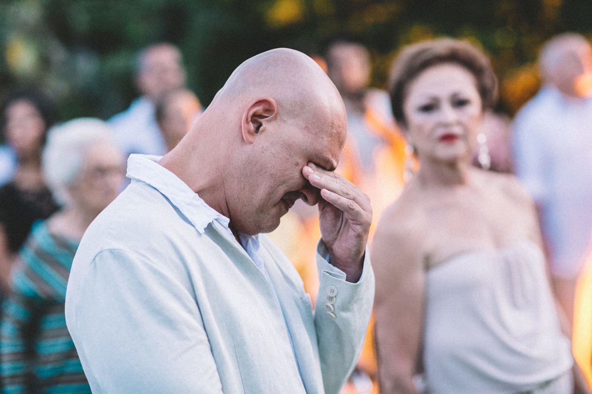 Noivo emocionado em casamento em Búzios-DF