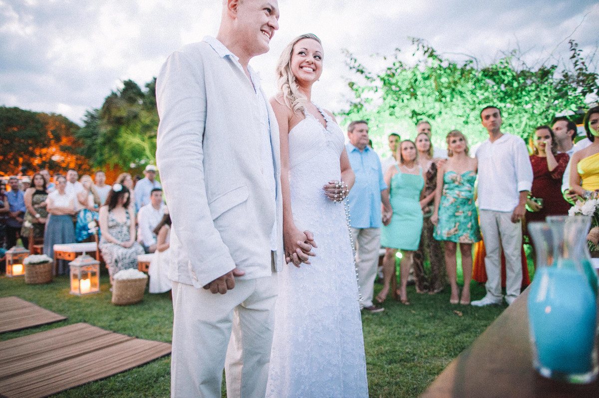 Noivos em casamento em Búzios-RJ