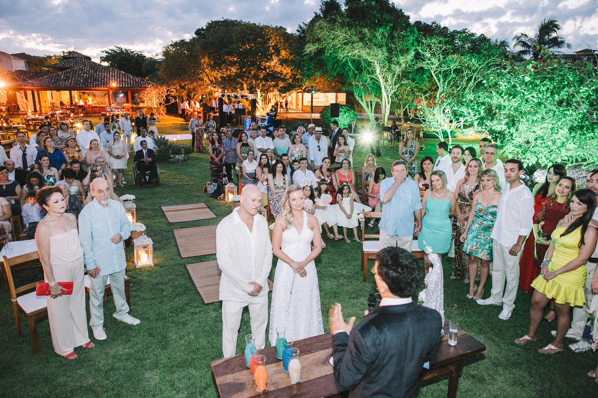 Noivos em casamento em Búzios-RJ
