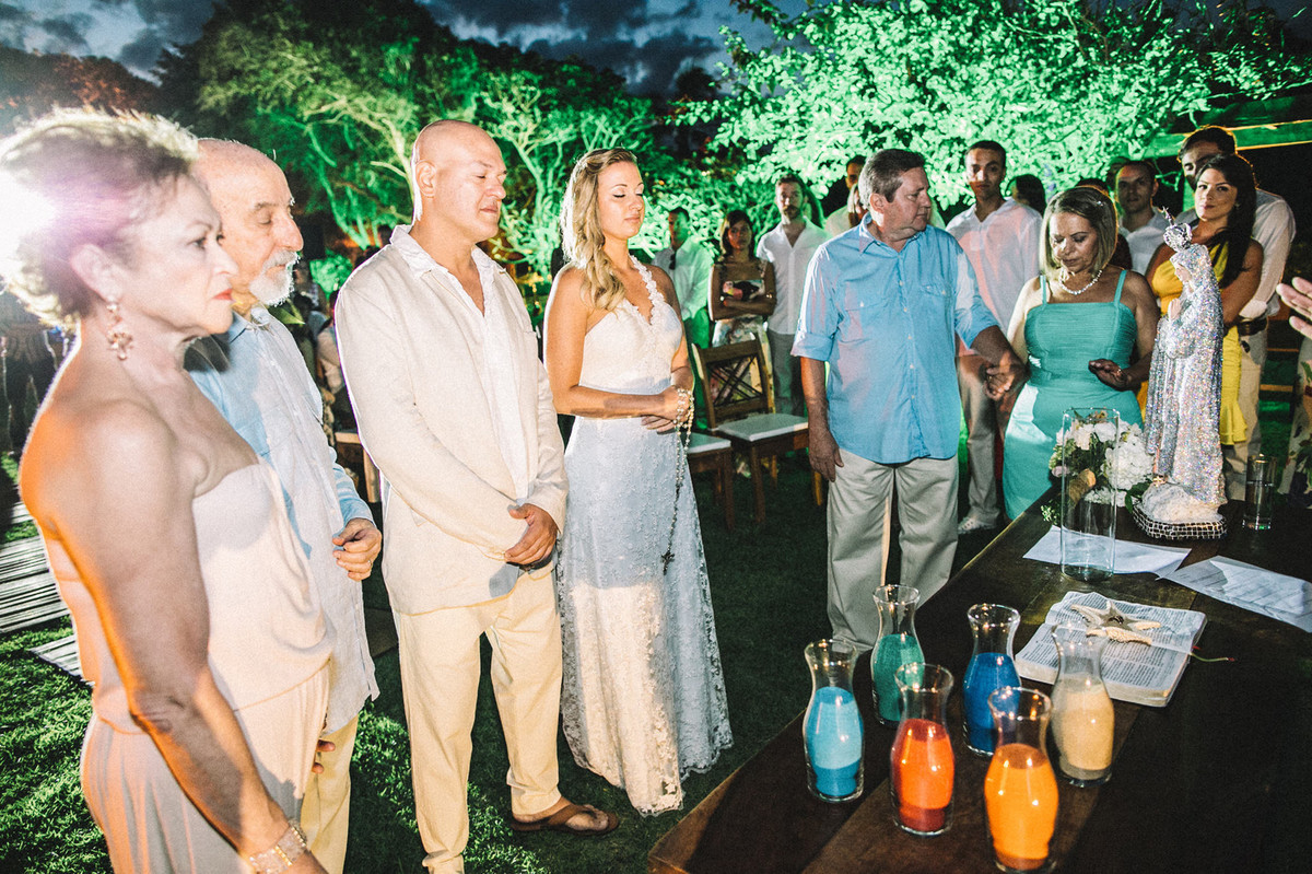 Noivos em casamento em Búzios-RJ