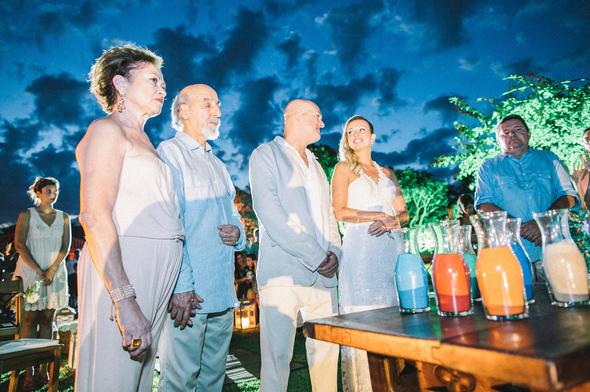 Noivos em casamento em Búzios-RJ