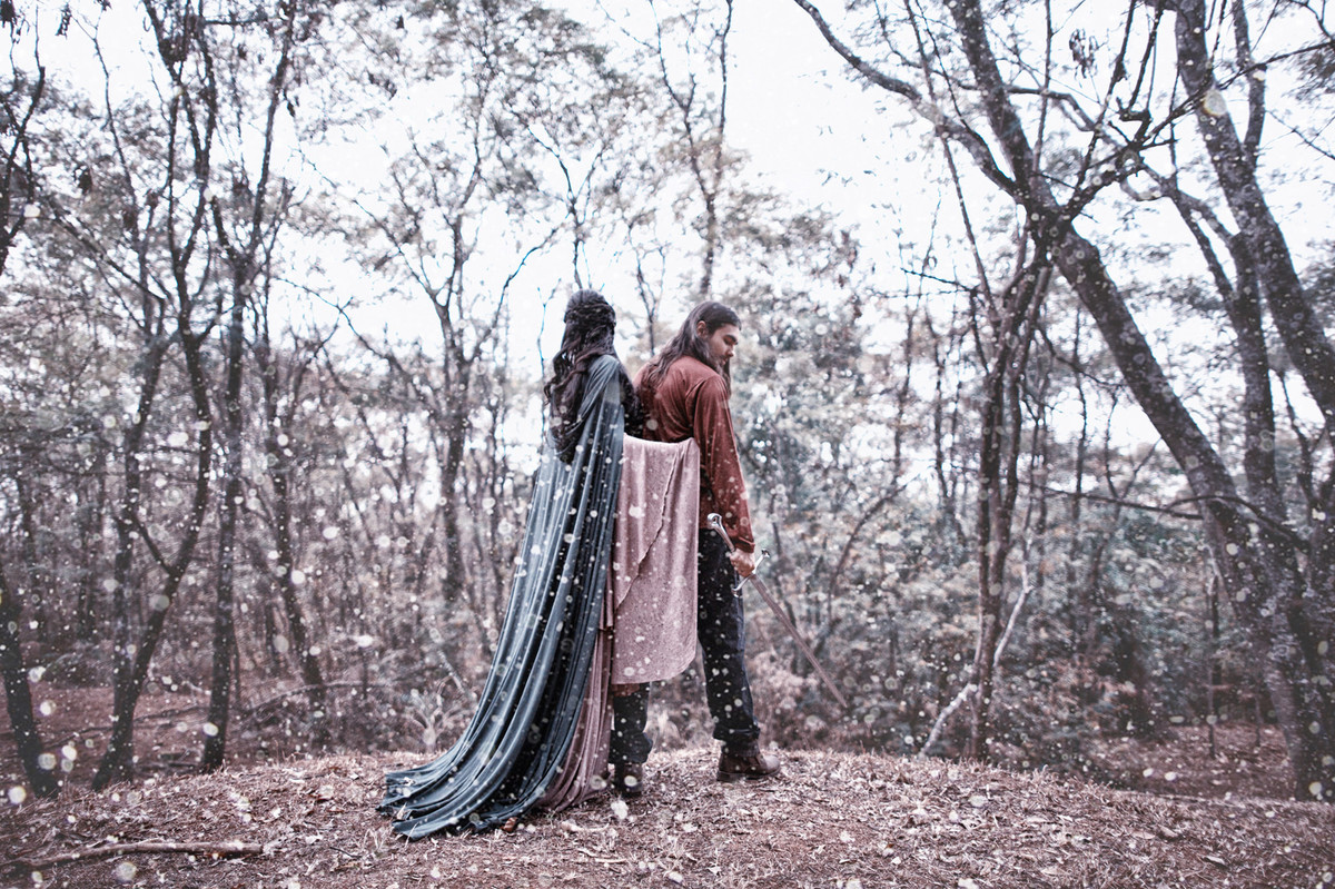 Casal no estilo medieval www.rafaelohana.com Medieval Couple Photoshoot