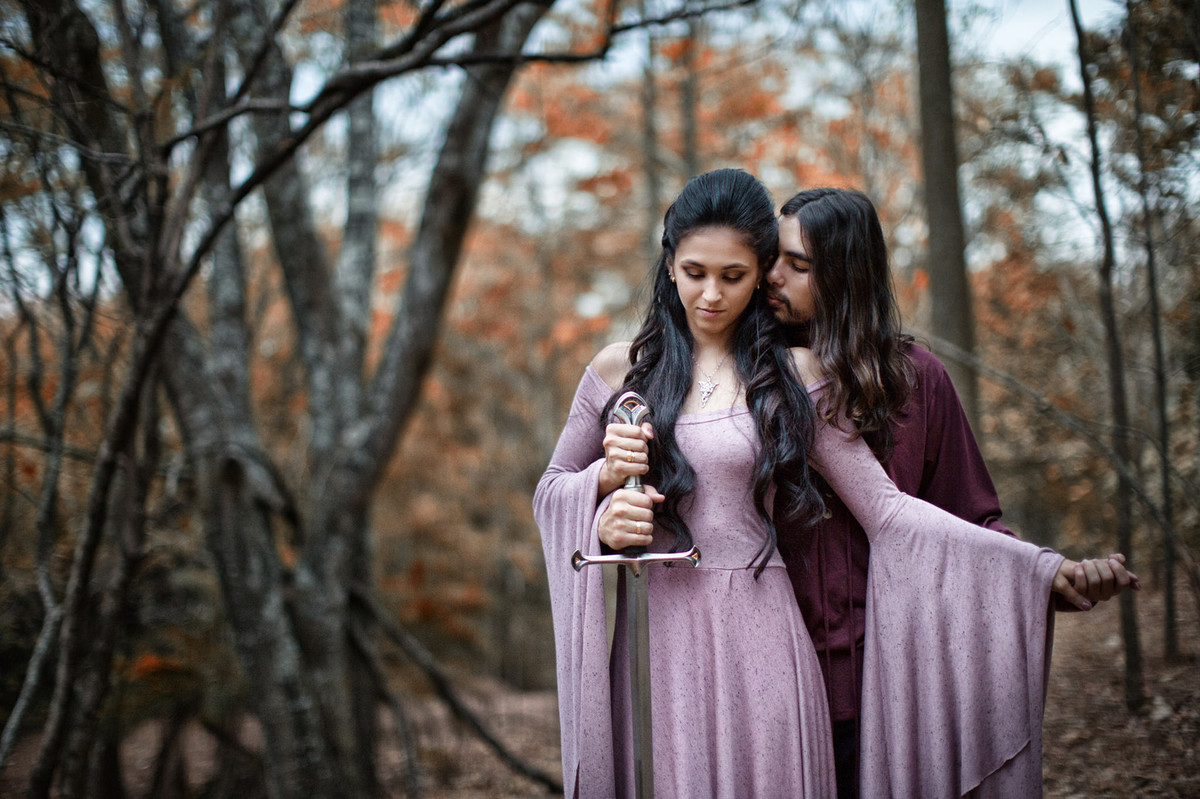 Casal no estilo medievalwww.rafaelohana.com Medieval Couple Photoshoot