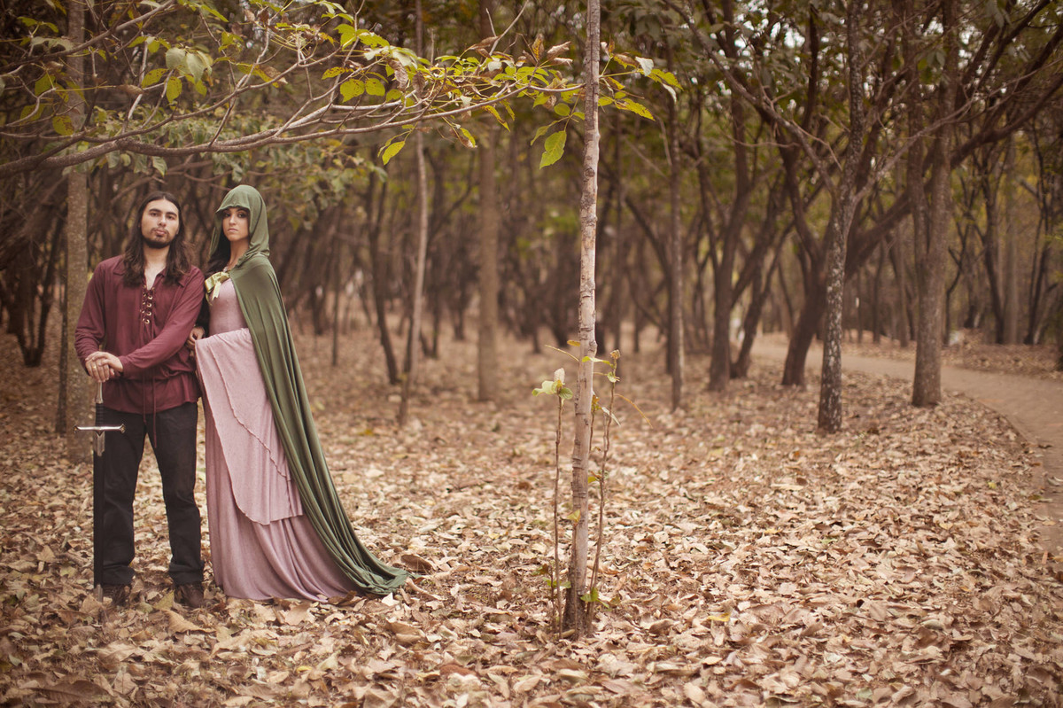 Casal no estilo medieval www.rafaelohana.com Medieval Couple Photoshoot