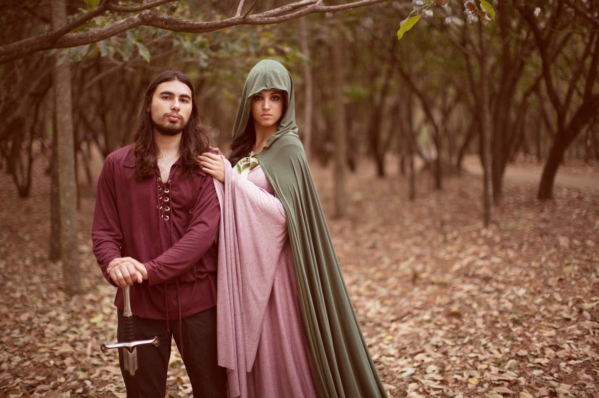 Casal no estilo medieval www.rafaelohana.com Medieval Couple Photoshoot