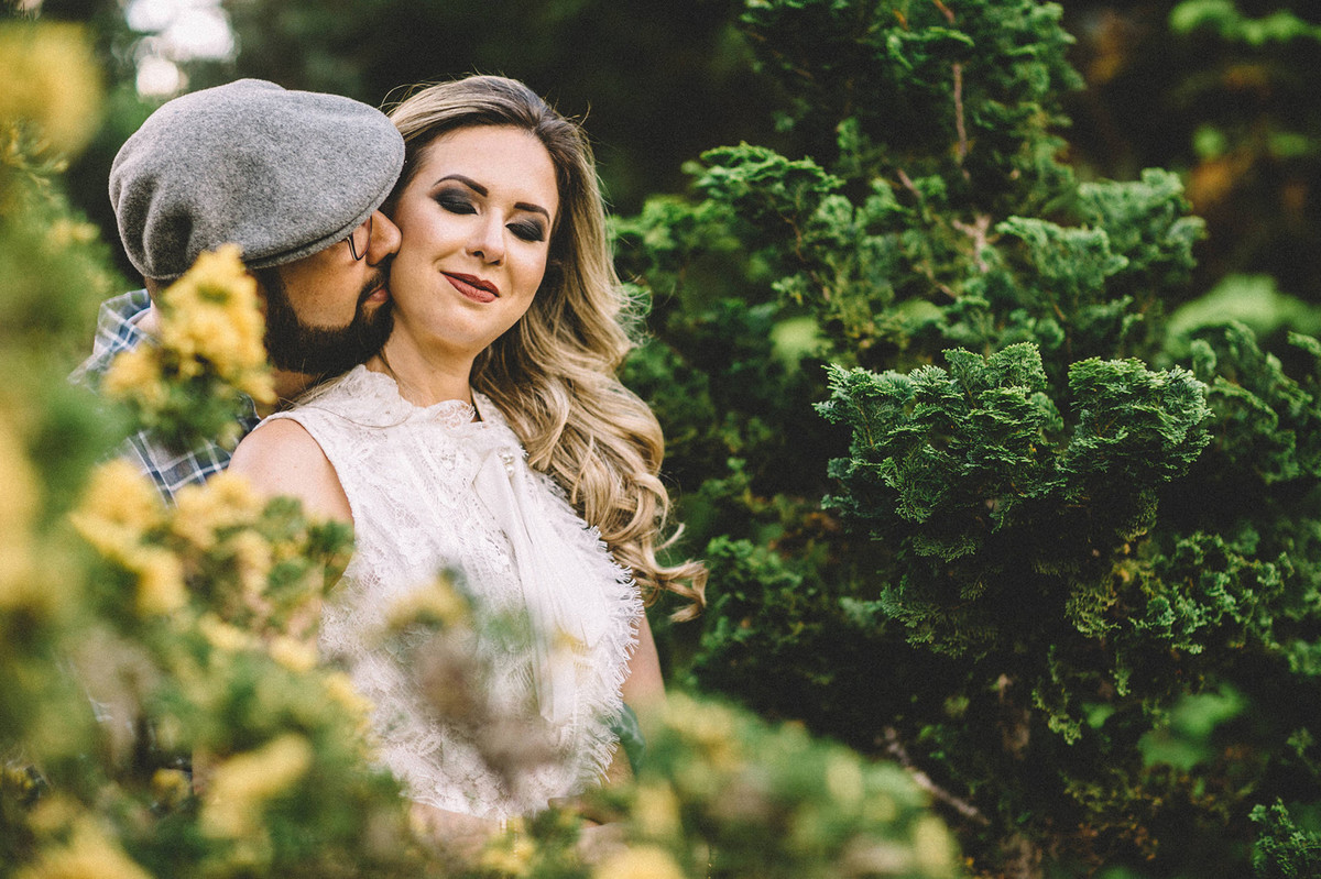 ensaio de casal feito no Jardim Botânico de Brasília pelo fotógrafo de casamento Rafael Ohana em Brasília-DF www.rafaelohana.com