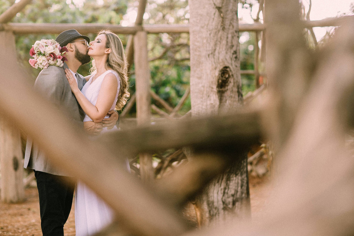 ensaio de casal feito no Jardim Botânico de Brasília pelo fotógrafo de casamento Rafael Ohana em Brasília-DF www.rafaelohana.com
