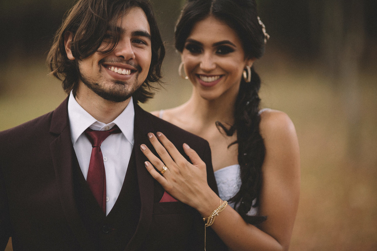 Noivos sorrindo. Fotografado pelo fotógrafo de casamento Rafael Ohana em Brasília-DF