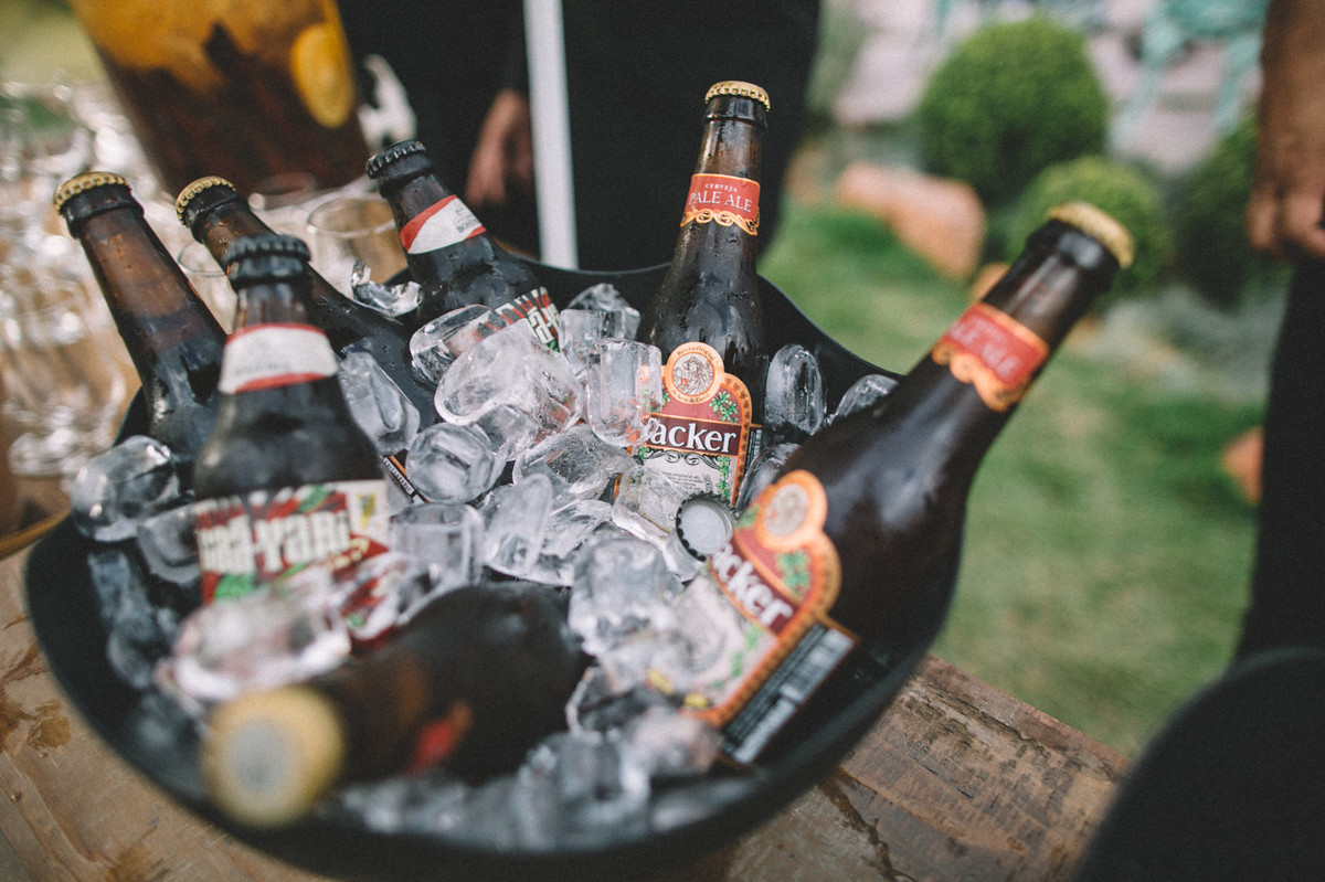 Cervejas artesanais em casamento no Villa Giardini