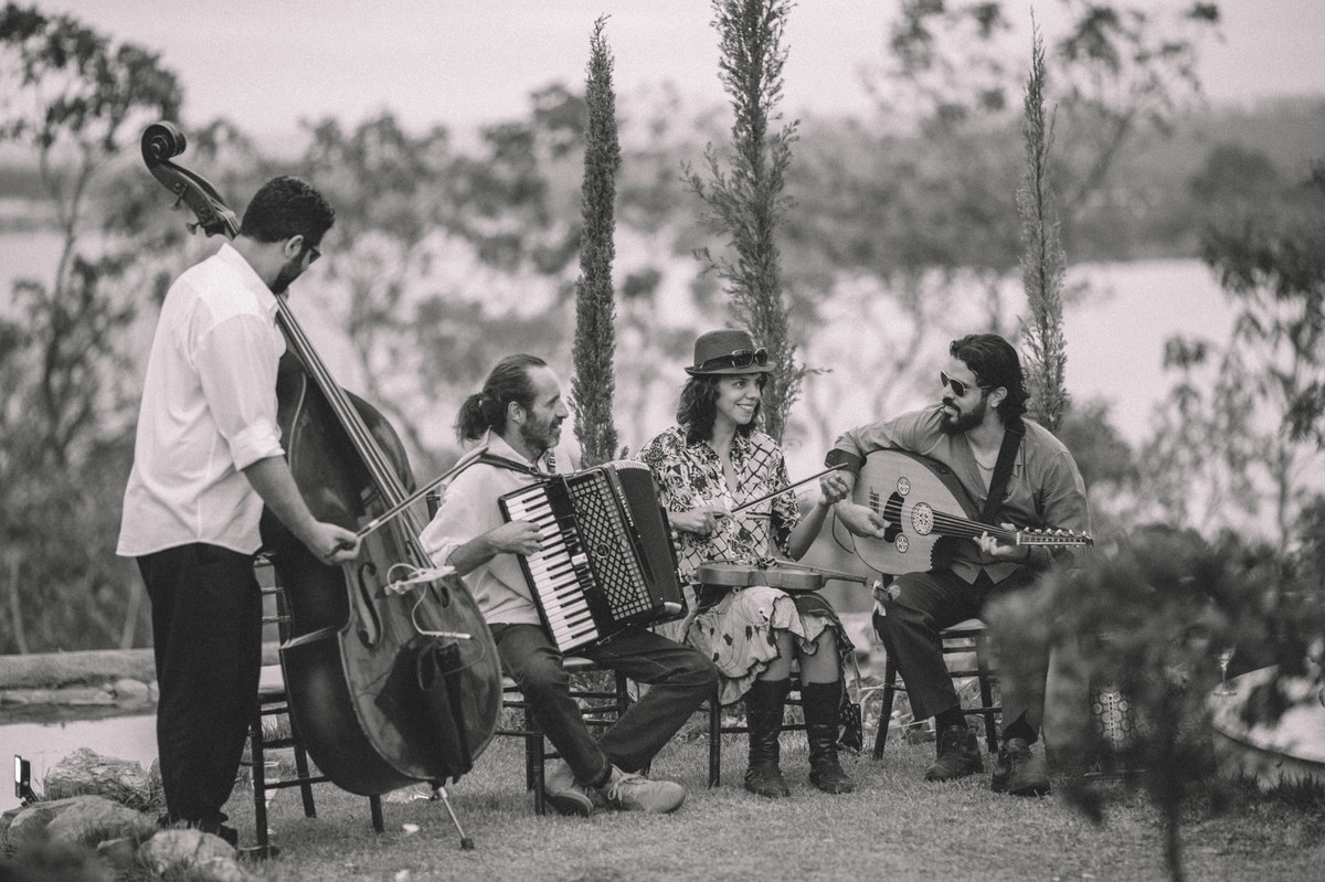 Banda estilo cigano tocando no Villa Giardini em Brasília-DF