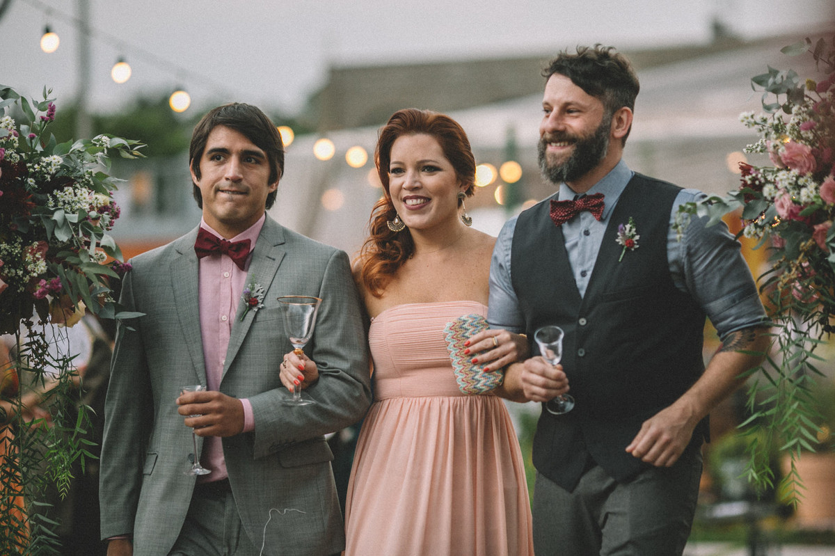 Padrinhos entrando no casamento no Villa Giardini em Brasília-DF