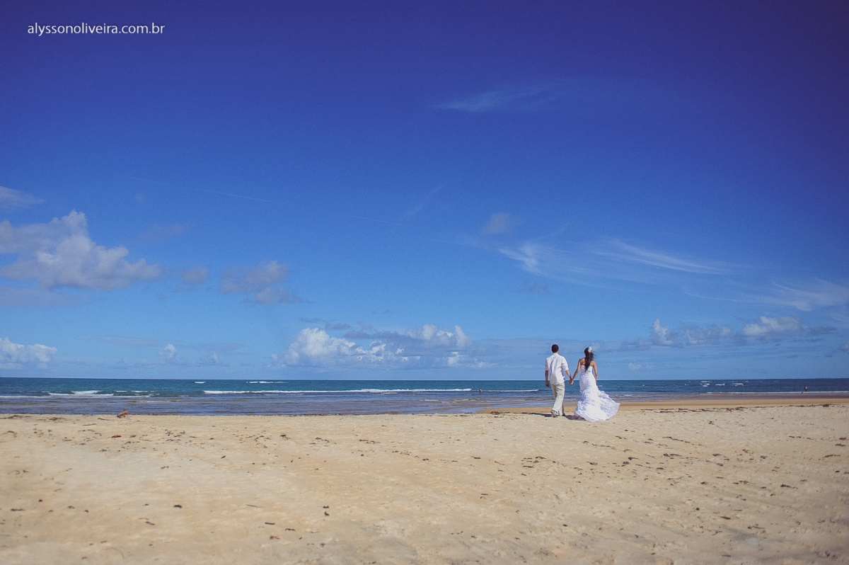 Trash the dress, Trash the dress na Praia do Espelho, Trahs the dress na Bahia, Talita e thiago, Alysson Oliveira, Ensaio de noivos na Praia, Ensaio de noivos na Praia do Espelho, Vestido de casamento, Sujo, Vestida de noiva na praia, Fotografia de casame