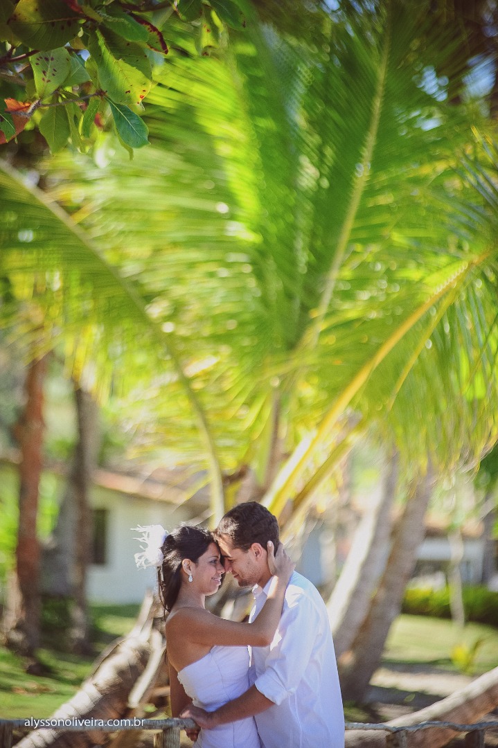 Trash the dress, Trash the dress na Praia do Espelho, Trahs the dress na Bahia, Talita e thiago, Alysson Oliveira, Ensaio de noivos na Praia, Ensaio de noivos na Praia do Espelho, Vestido de casamento, Sujo, Vestida de noiva na praia, Fotografia de casame