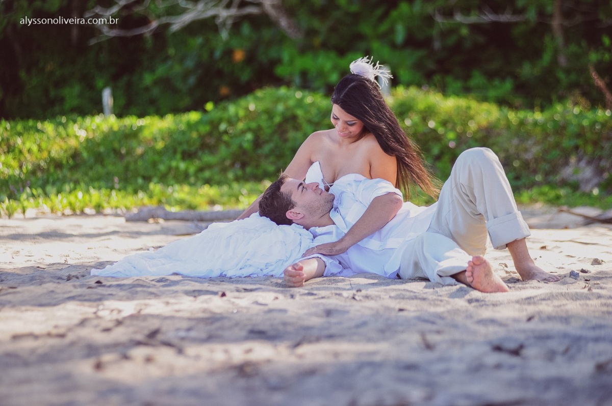 Trash the dress, Trash the dress na Praia do Espelho, Trahs the dress na Bahia, Talita e thiago, Alysson Oliveira, Ensaio de noivos na Praia, Ensaio de noivos na Praia do Espelho, Vestido de casamento, Sujo, Vestida de noiva na praia, Fotografia de casame