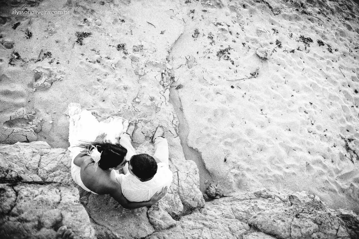 Trash the dress, Trash the dress na Praia do Espelho, Trahs the dress na Bahia, Talita e thiago, Alysson Oliveira, Ensaio de noivos na Praia, Ensaio de noivos na Praia do Espelho, Vestido de casamento, Sujo, Vestida de noiva na praia, Fotografia de casame