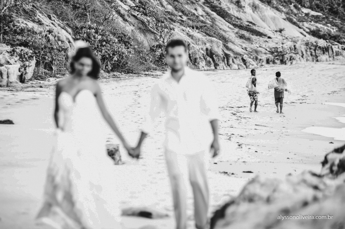 Trash the dress, Trash the dress na Praia do Espelho, Trahs the dress na Bahia, Talita e thiago, Alysson Oliveira, Ensaio de noivos na Praia, Ensaio de noivos na Praia do Espelho, Vestido de casamento, Sujo, Vestida de noiva na praia, Fotografia de casame