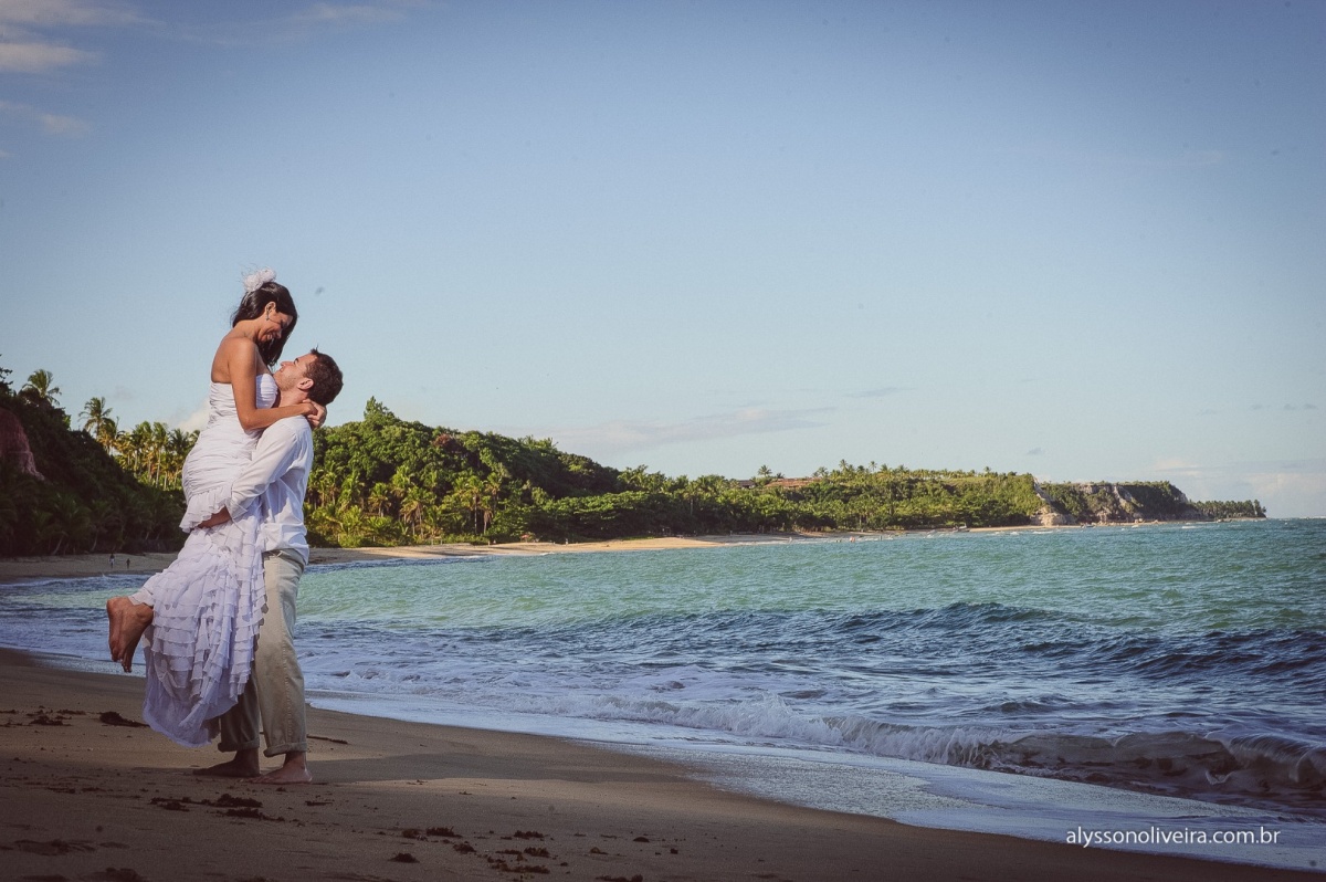 Trash the dress, Trash the dress na Praia do Espelho, Trahs the dress na Bahia, Talita e thiago, Alysson Oliveira, Ensaio de noivos na Praia, Ensaio de noivos na Praia do Espelho, Vestido de casamento, Sujo, Vestida de noiva na praia, Fotografia de casame