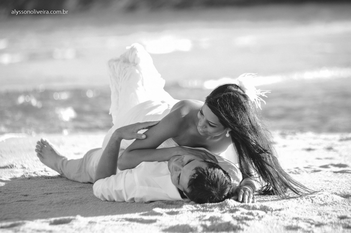 Trash the dress, Trash the dress na Praia do Espelho, Trahs the dress na Bahia, Talita e thiago, Alysson Oliveira, Ensaio de noivos na Praia, Ensaio de noivos na Praia do Espelho, Vestido de casamento, Sujo, Vestida de noiva na praia, Fotografia de casame