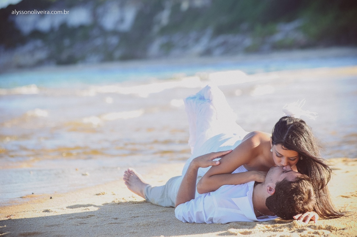 Trash the dress, Trash the dress na Praia do Espelho, Trahs the dress na Bahia, Talita e thiago, Alysson Oliveira, Ensaio de noivos na Praia, Ensaio de noivos na Praia do Espelho, Vestido de casamento, Sujo, Vestida de noiva na praia, Fotografia de casame