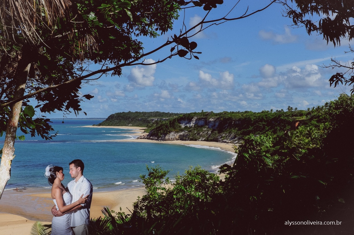 Trash the dress, Trash the dress na Praia do Espelho, Trahs the dress na Bahia, Talita e thiago, Alysson Oliveira, Ensaio de noivos na Praia, Ensaio de noivos na Praia do Espelho, Vestido de casamento, Sujo, Vestida de noiva na praia, Fotografia de casame