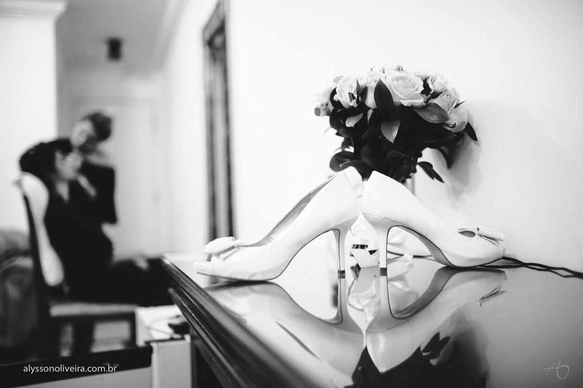 Sapato de noiva, Fotografia de Casamento, Fotografo de Casamento no Brasil, Fotografo em Minas Gerais, Fotografo de Casamento em Uberlandia, Vestido de Noiva, Vestido de Noiva moderno