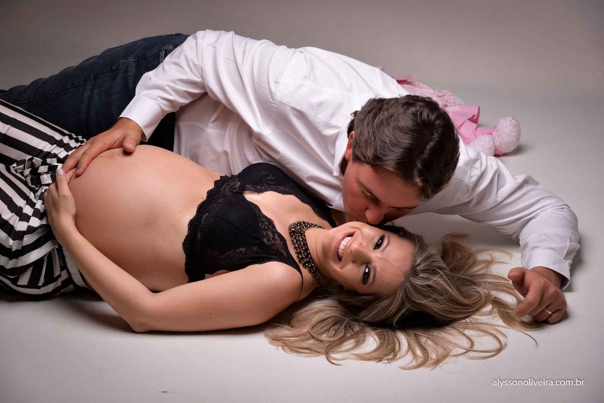 Ensaio de gestante, Juliana e Luiz Gustavo, juliana + kiki= Ana Luiza, Princesa Ana Luiza, Beijo de gestante, foto de gestante criativa, Alysson Oliveira Fotografia, Alysson Oliveira