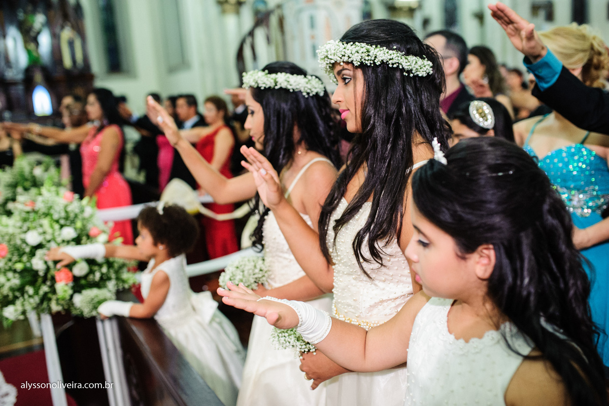 Alysson Oliveira Fotografo de Casamentos, Alysson Oliveira, Inspiration, Fotografo, fotos criativas, Casamento de Josiane e Carlos Eduardo, Cerimonia de casamento, Catedral metropolitana de Uberaba, entrada da noiva, daminhas, buque de daminha, alian&cced