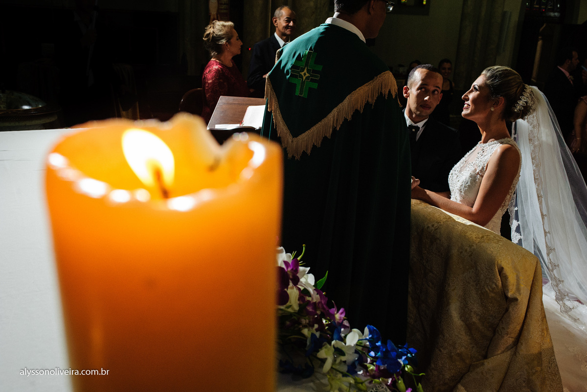 Alysson Oliveira Fotografo de Casamentos, Alysson Oliveira, Inspiration, Fotografo, fotos criativas, Casamento de Josiane e Carlos Eduardo, Cerimonia de casamento, Catedral metropolitana de Uberaba, entrada da noiva, noivos no altar