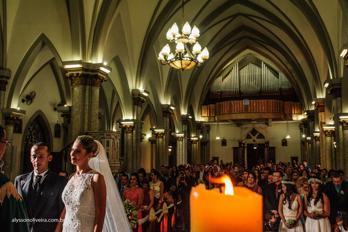 Alysson Oliveira Fotografo de Casamentos, Alysson Oliveira, Inspiration, Fotografo, fotos criativas, Casamento de Josiane e Carlos Eduardo, Cerimonia de casamento, Catedral metropolitana de Uberaba, entrada da noiva, noivos no altar