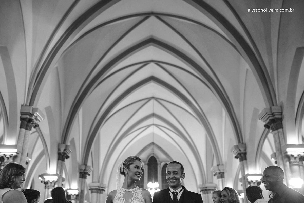 Alysson Oliveira Fotografo de Casamentos, Alysson Oliveira, Inspiration, Fotografo, fotos criativas, Casamento de Josiane e Carlos Eduardo, Cerimonia de casamento, Catedral metropolitana de Uberaba, entrada da noiva, noivos no altar