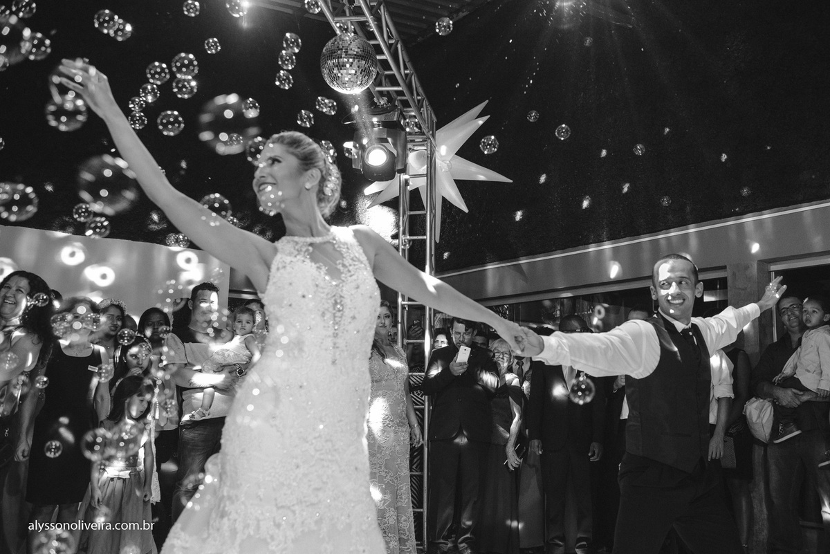 Alysson Oliveira Fotografo de Casamentos, Alysson Oliveira, Inspiration, Fotografo, fotos criativas, Casamento de Josiane e Carlos Eduardo, festa de casamento, dança na recepção, noivos na pista