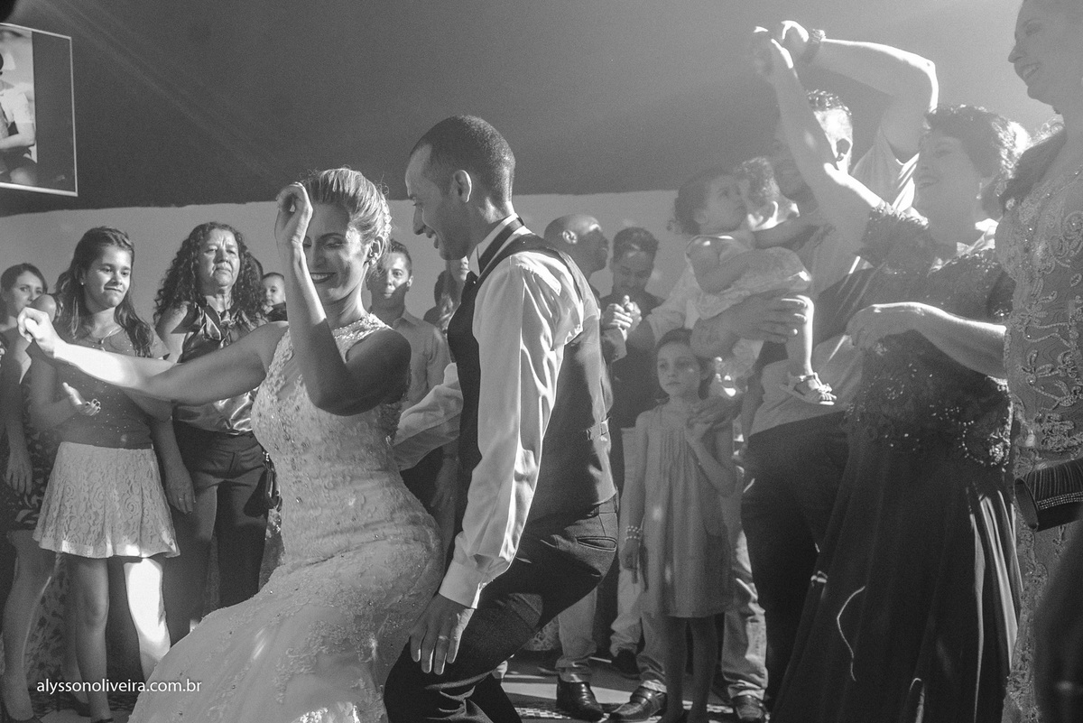 Alysson Oliveira Fotografo de Casamentos, Alysson Oliveira, Inspiration, Fotografo, fotos criativas, Casamento de Josiane e Carlos Eduardo, festa de casamento, dança na recepção, convidado na pista