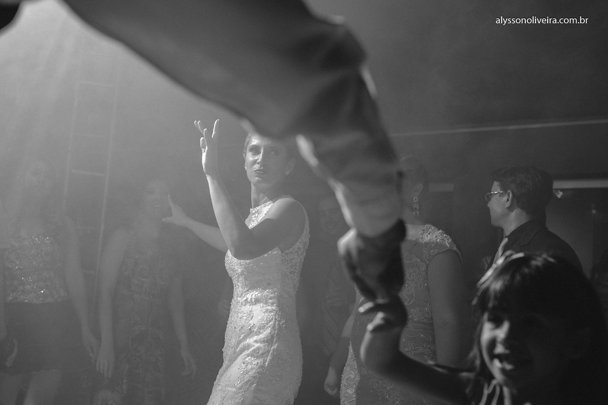 Alysson Oliveira Fotografo de Casamentos, Alysson Oliveira, Inspiration, Fotografo, fotos criativas, Casamento de Josiane e Carlos Eduardo, festa de casamento, dança na recepção, noivos na pista