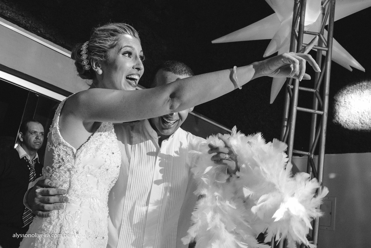 Alysson Oliveira Fotografo de Casamentos, Alysson Oliveira, Inspiration, Fotografo, fotos criativas, Casamento de Josiane e Carlos Eduardo, festa de casamento, dança na recepção, convidado na pista