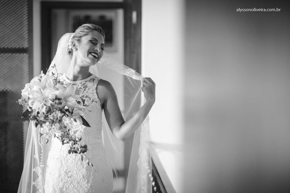 Alysson Oliveira Fotografo de Casamentos, Alysson Oliveira, Inspiration, Fotografo, fotos criativas, Casamento de Josiane e Carlos Eduardo, make de noiva, vestido de noivo moderno, Andre Biage, Roupão de noiva, flores para noiva