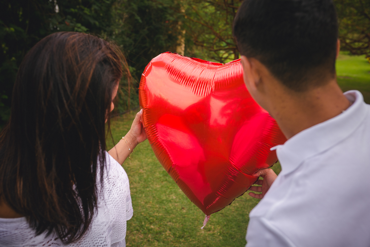 Ensaio pré wedding com balão coração