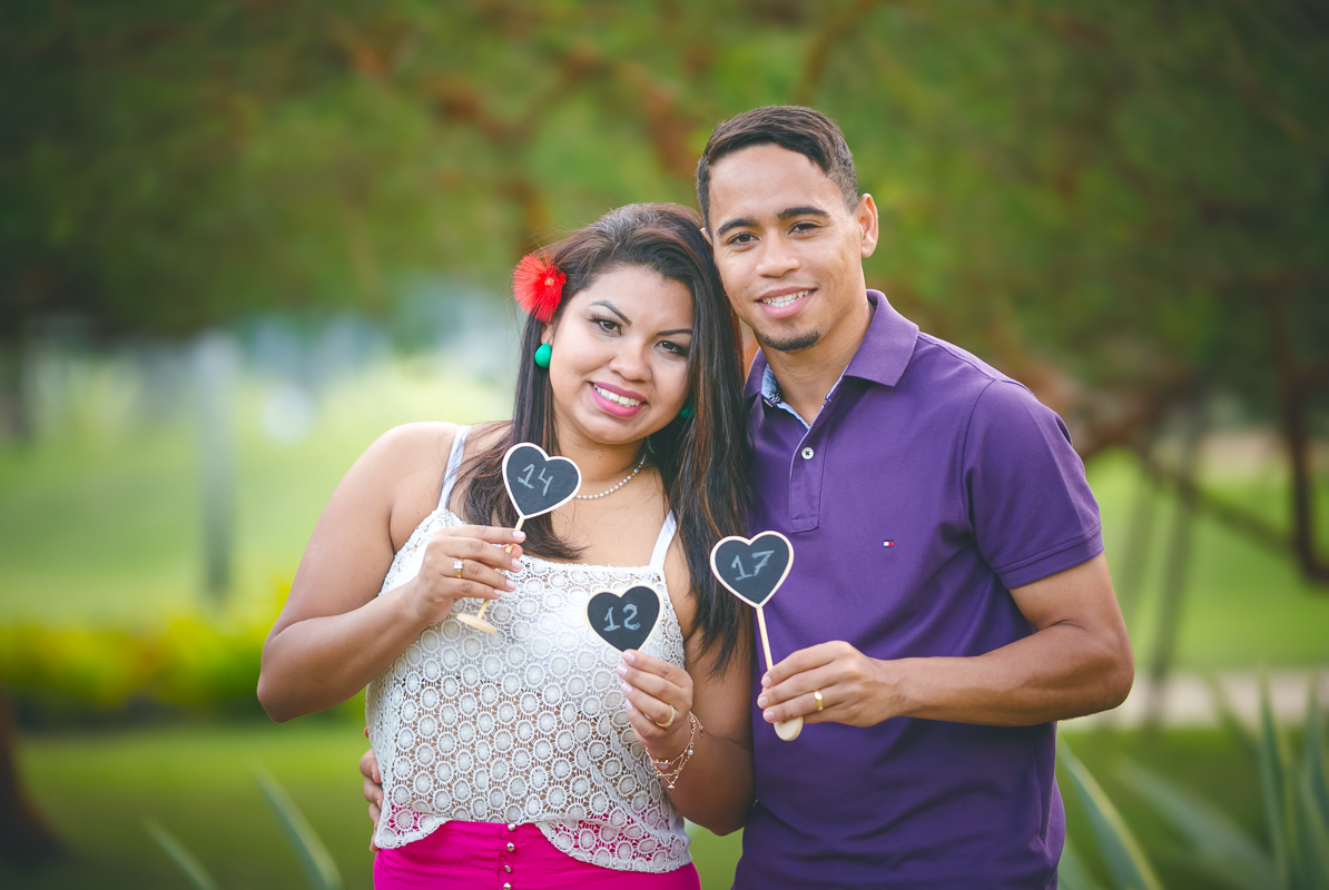 Ensaio pré wedding com plaquinhas de coração